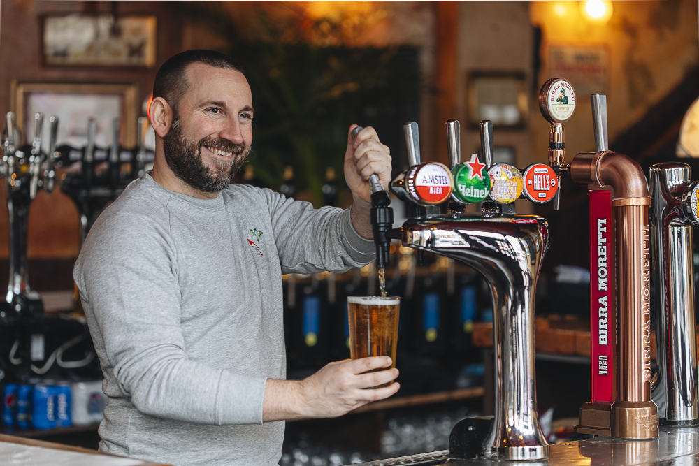 nathan pouring a pint of amstel